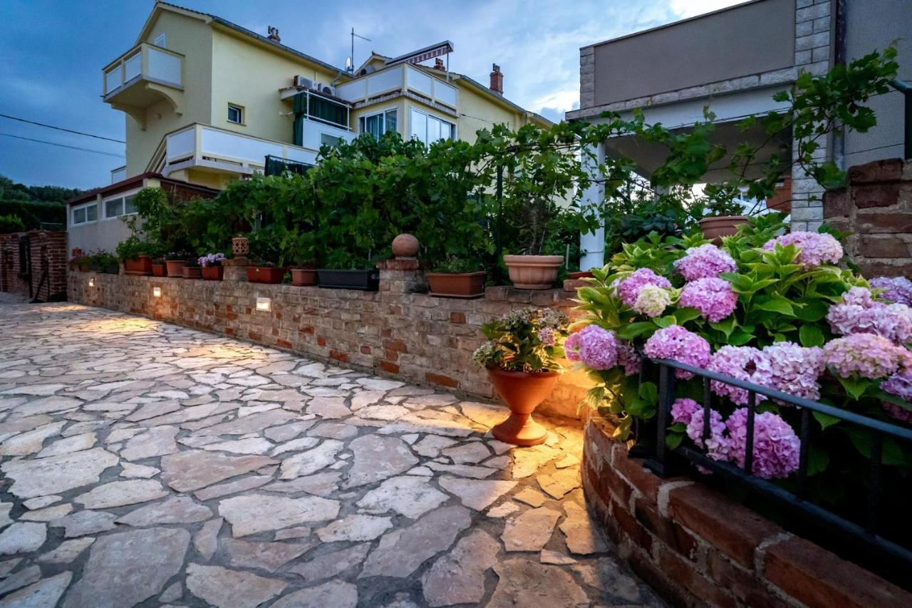 Grguric Apartments Palit Екстериор снимка